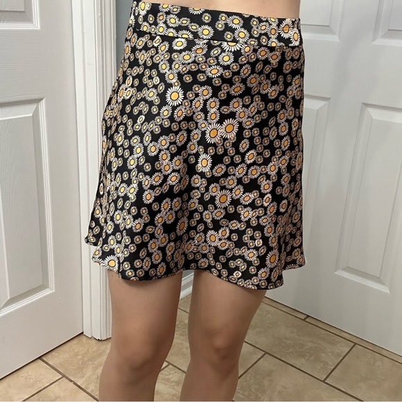 Free People Skirt Mini Floral Dainty Coquette Sunflower Satin Boho Size 6 Small - Picture 1 of 6